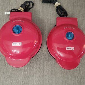 Dash Mini Waffle Maker & Mini Pie Maker Red